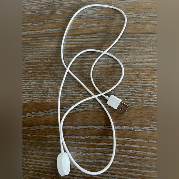 Fossil Gen 5E Smartwatch. Practically brand new. Comes with 5 bands! - Picture 6 of 7